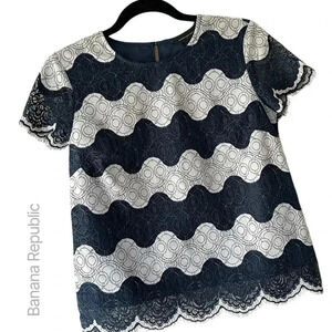 BANANA REPUBLIC NWOT SHORT SLEEVE LACE NAVY BLUE & WHITE TOP LINED | PETITE | XS